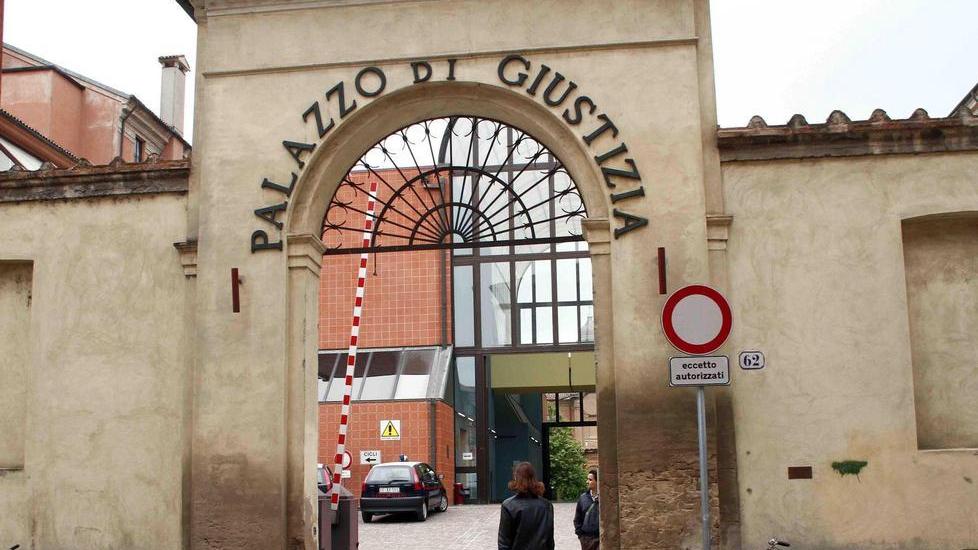 Processo per truffa Raggirò i suoi clienti