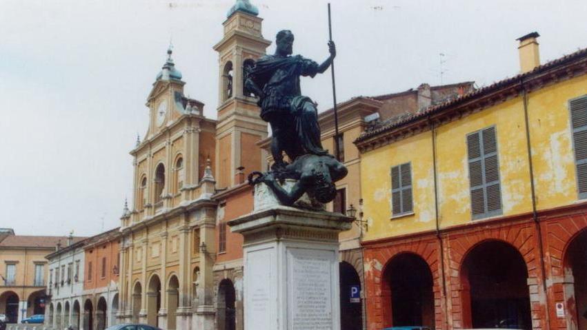 Il Comune si affida ai privati per abbellire le rotatorie in città