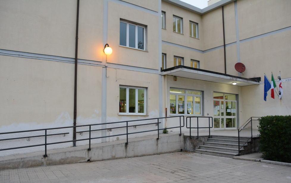 Olbia, si aggrava la studentessa ferita dalla finestra 