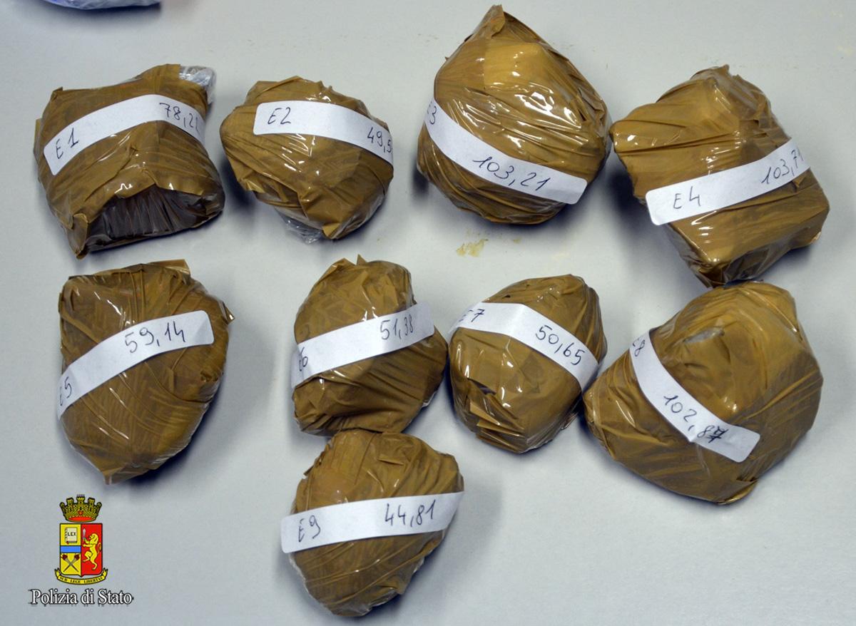 La droga sequestrata dalla polizia 