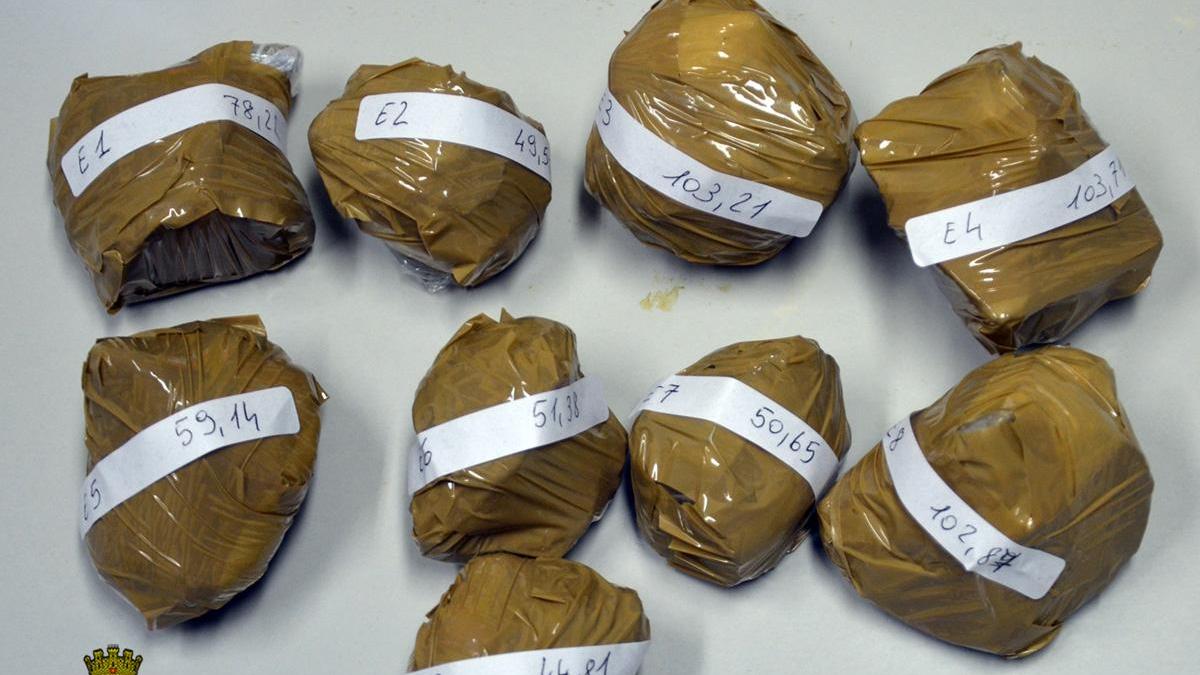 La droga sequestrata dalla polizia