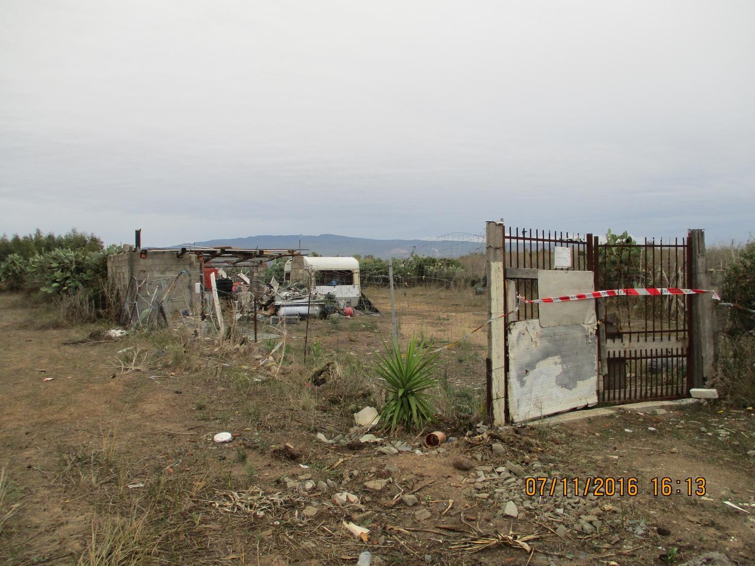 Il terreno sequestrato coi rifiuti accumulati