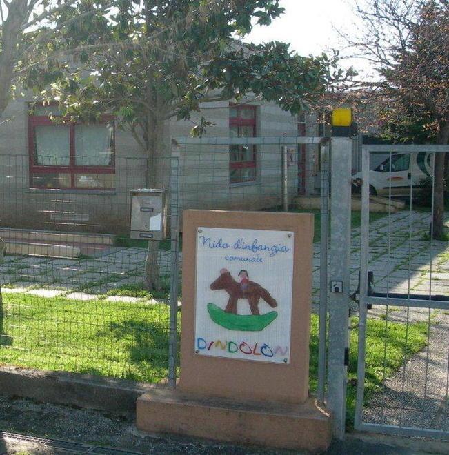 Rischio crolli al nido puntellate le finestre 