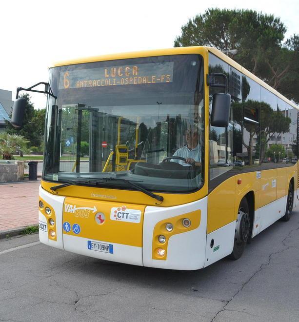 Il bus per Lucca viaggerà nei festivi 