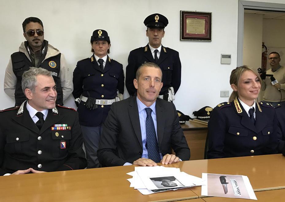 Lo ha pugnalato a morte per i soldi 