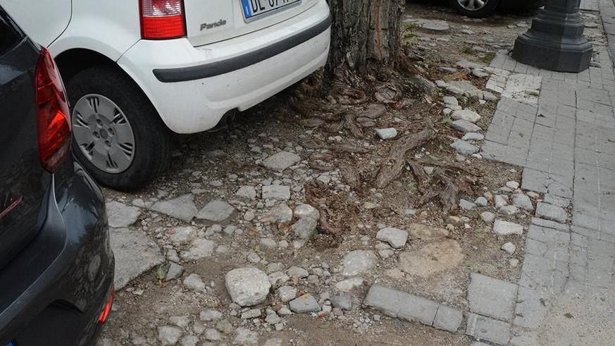 Uno sconcio nel cuore del centro storico