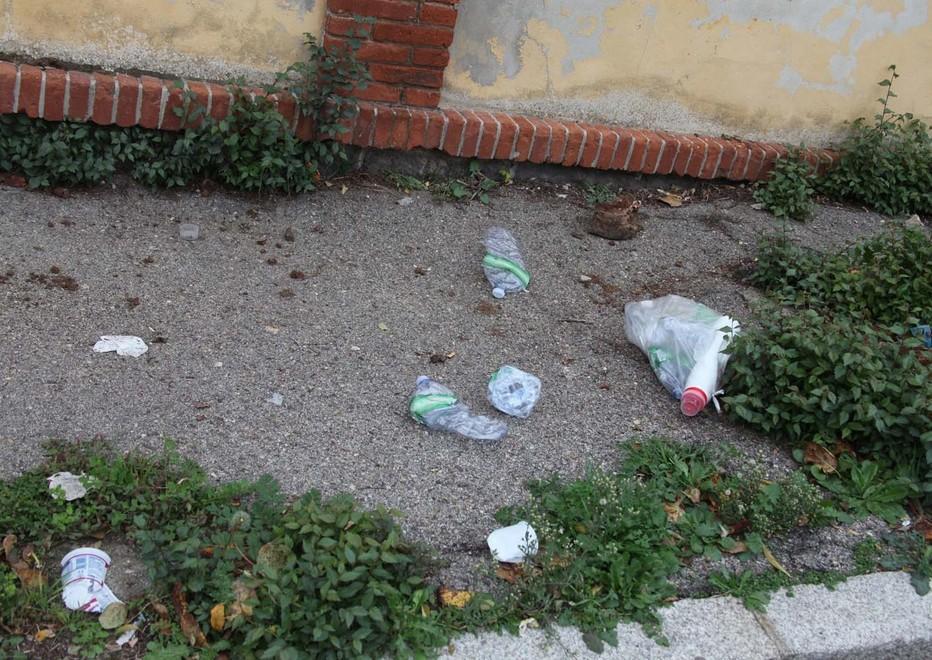 Proteste in via Cottolengo per il buio e la sporcizia