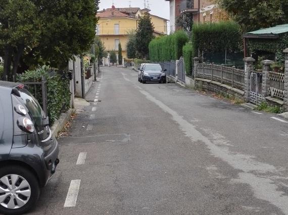 Stop ai cassonetti in via Tassoni 
