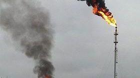 Petrolchimico, torce accese dopo una manovra errata