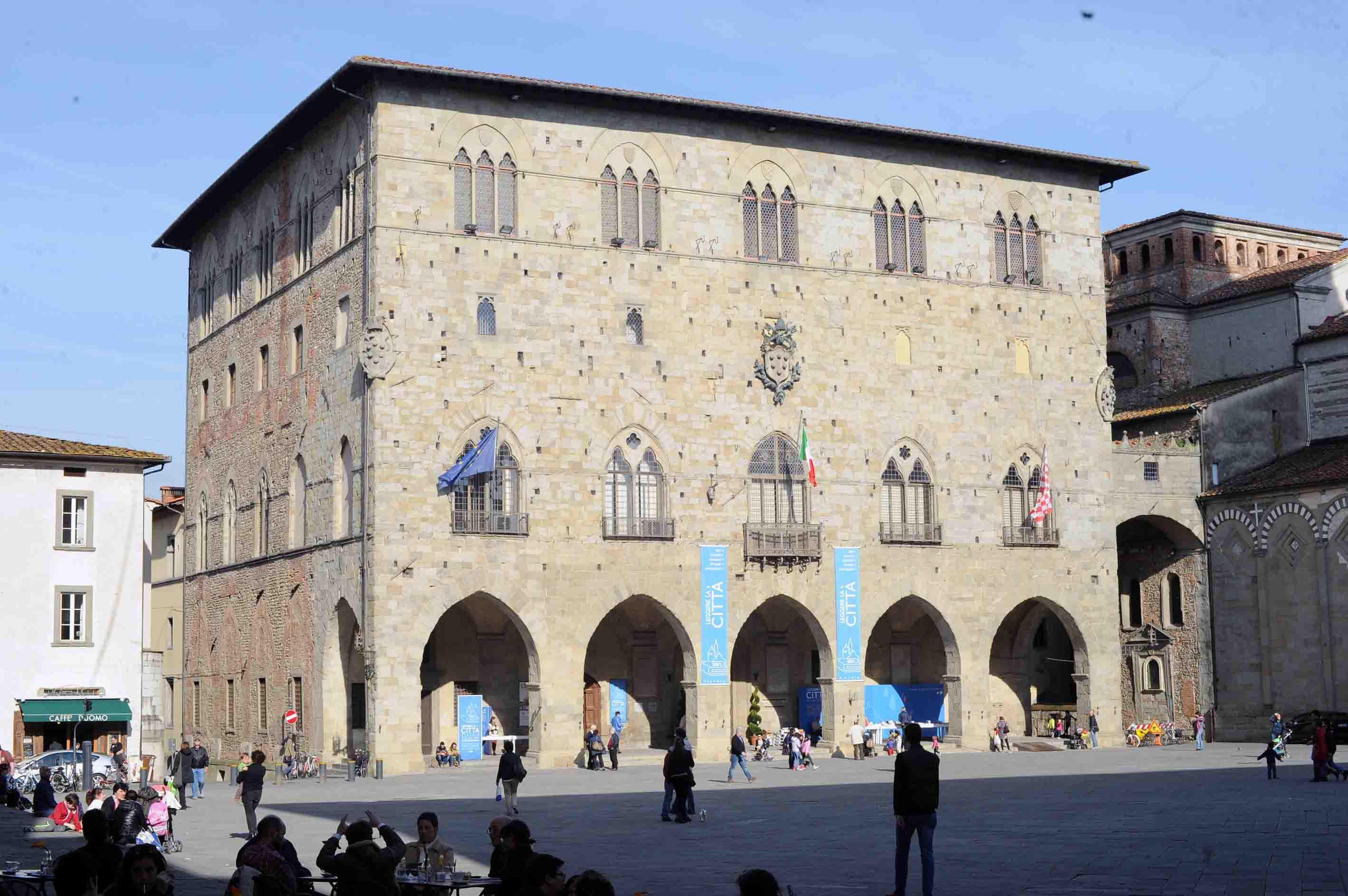 Il Comune di Pistoia cerca 24 persone: via alle richieste di mobilità tra enti