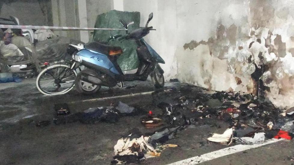 Fiamme in un garage: un intossicato