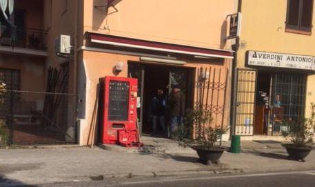 Furto con spaccata alla tabaccheria