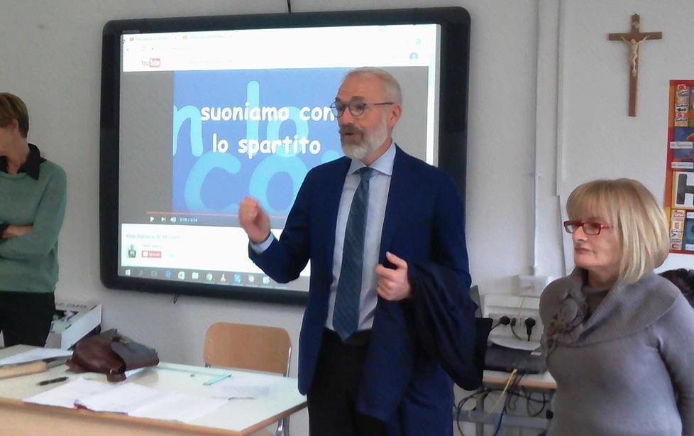 Lavagna interattiva in classe iniziativa della Sintecnica