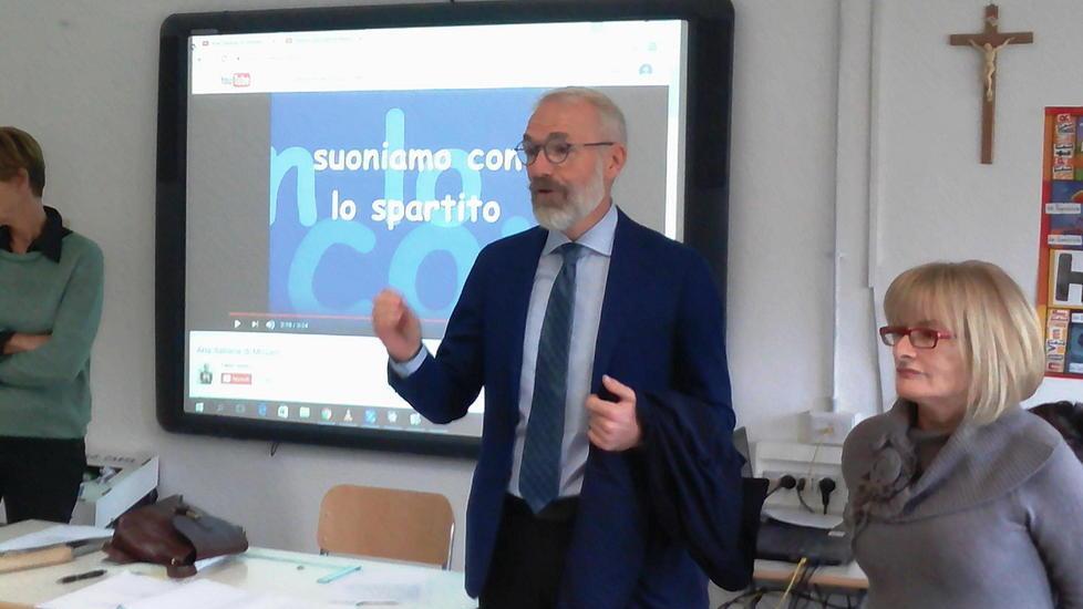 Lavagna interattiva in classe iniziativa della Sintecnica