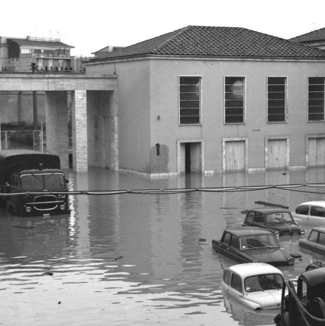 Quando anche i pompieri furono allagati In regalo col Tirreno le nuove foto