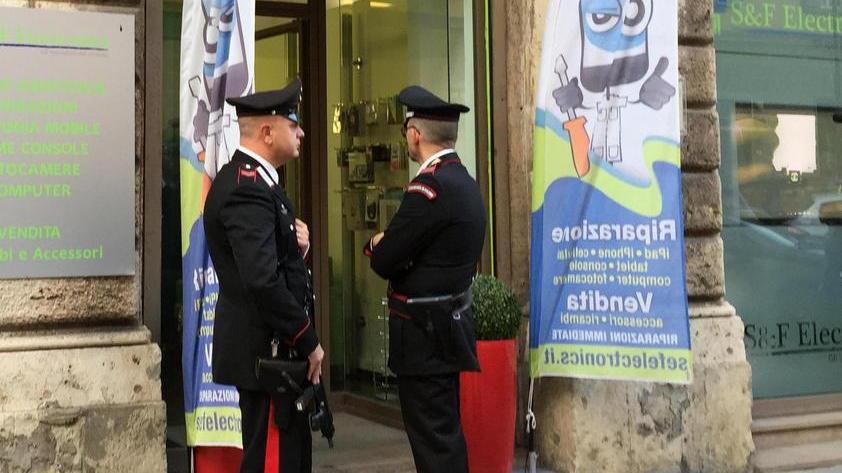 Spari in centro: si cerca sempre la pistola