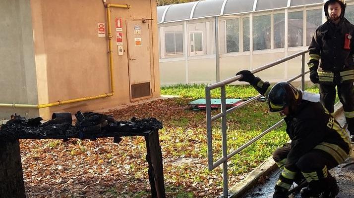 Incendio alle elementari Evacuati i 321 alunni