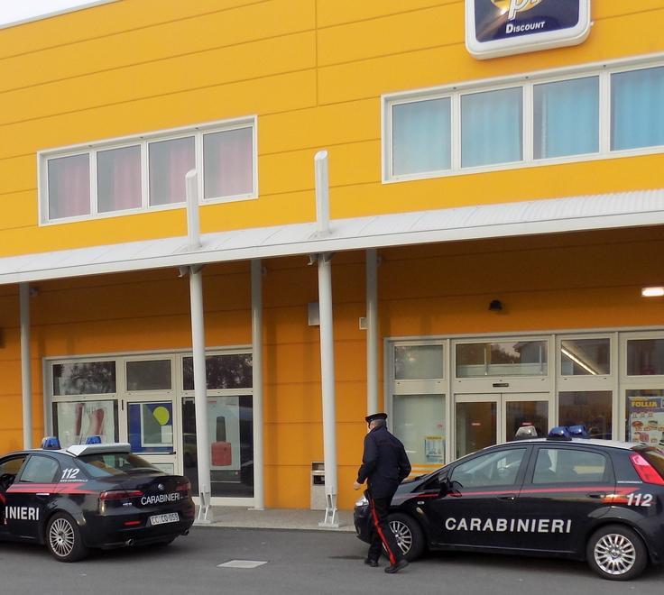 Rapina lampo con pistola, paura nel market 