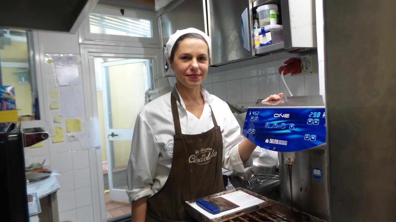 Claudia Cursi nel suo laboratorio