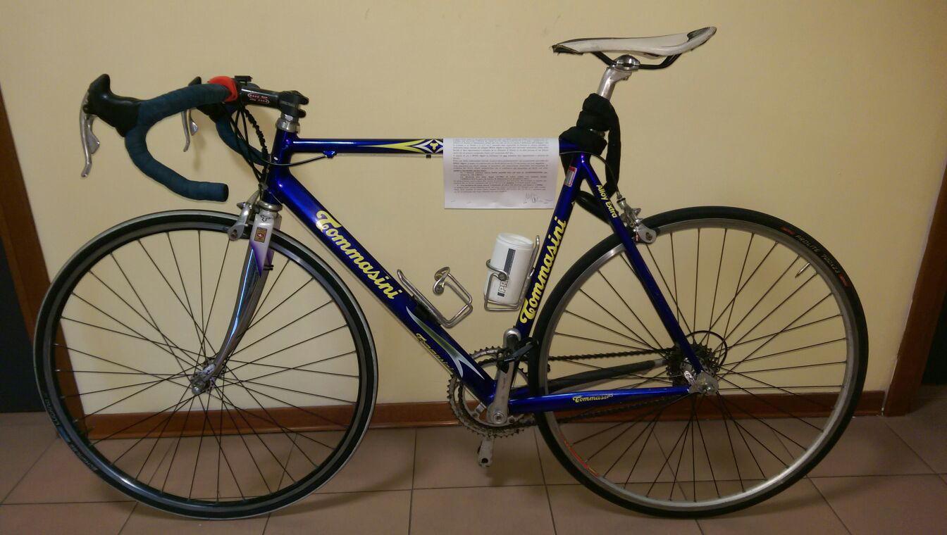 La bicicletta ritrovata a casa dell'albanese indagato