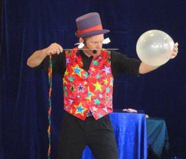 Modena, il teatro Cittadella si fa in tre: magia, pizzica salentina e comicità