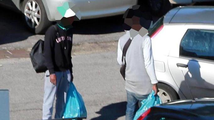 Controlli al mercato anti-parcheggiatori: nuovi sequestri