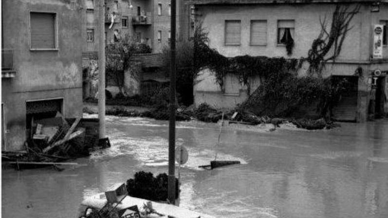 Via Telamonio e le uniformi di Alvaro Foto e ricordi in regalo con il Tirreno