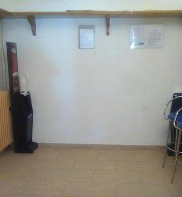 Sfondano il muro e svuotano le slot 
