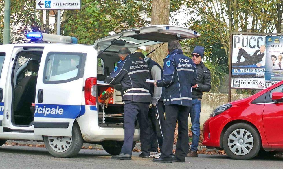 Grave ciclista urtata da un furgone 