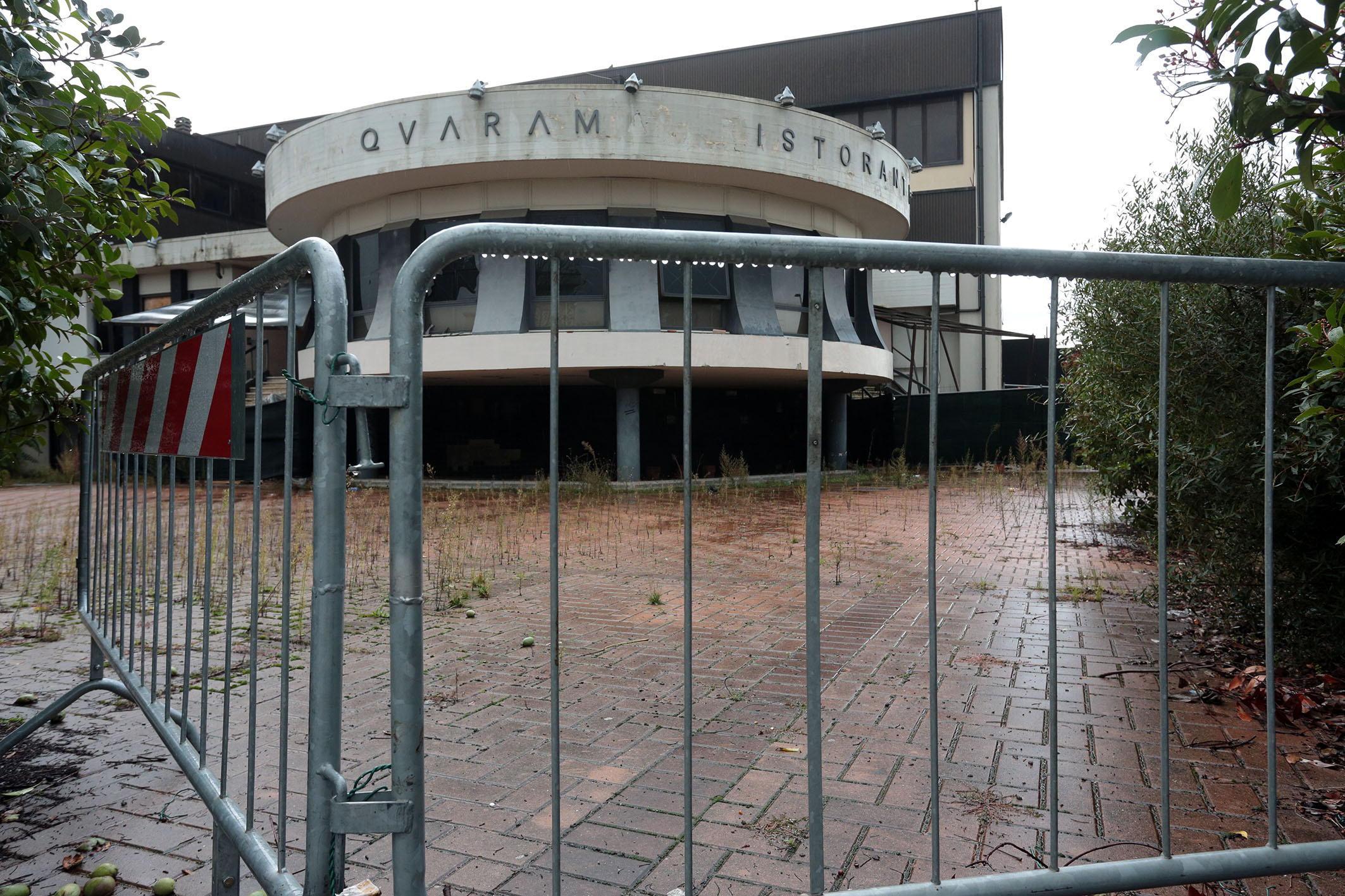 L’ex Aquarama di viale Togliatti (Foto Agenzia Carlo Sestini)