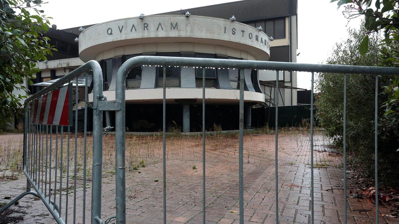 L’ex Aquarama di viale Togliatti (Foto Agenzia Carlo Sestini)