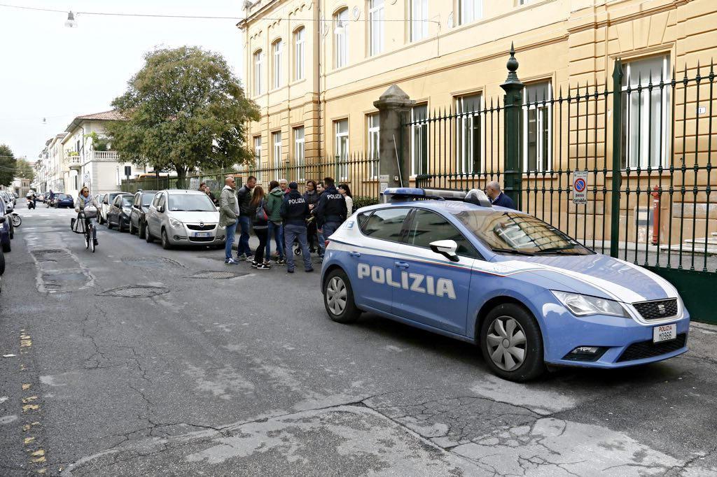 Una volante della polizia (foto di archivio)