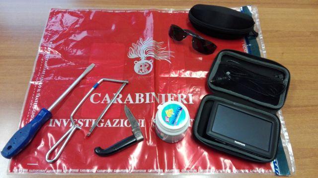 Il materiale sequestrato dai carabinieri