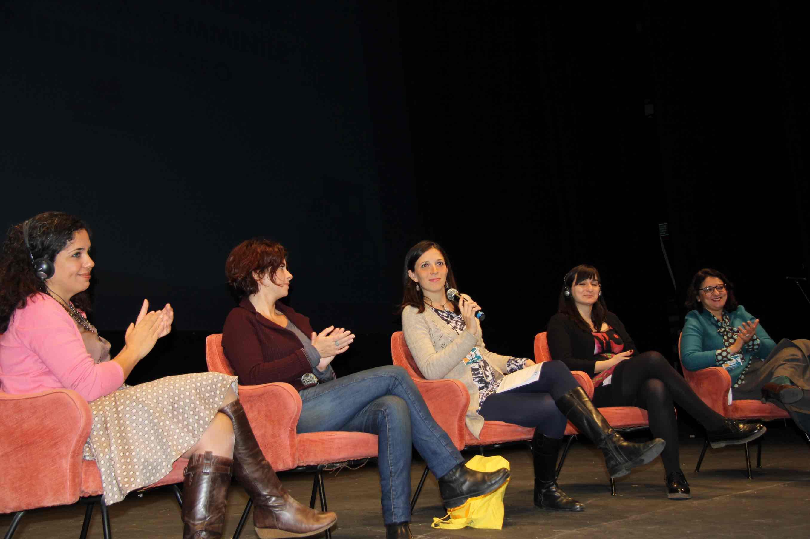 L'egiziana Nora Younis, la turca Fazila Mat, la croata Ana Kuzmanic e Laura Silvia Battaglia e la conduttrice Azzurra Meringolo 