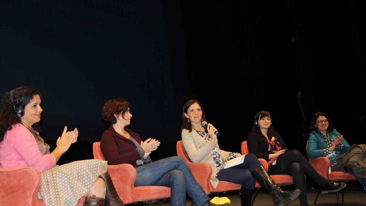 L'egiziana Nora Younis, la turca Fazila Mat, la croata Ana Kuzmanic e Laura Silvia Battaglia e la conduttrice Azzurra Meringolo