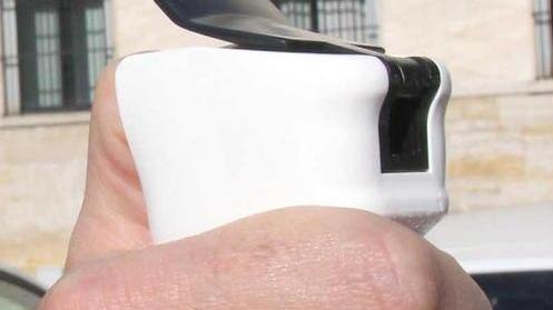 Spray al peperoncino e bastone per la polizia municipale