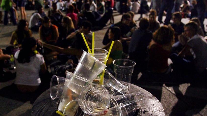 Giovani, già a 11 anni alcol e psicofarmaci per il sonno