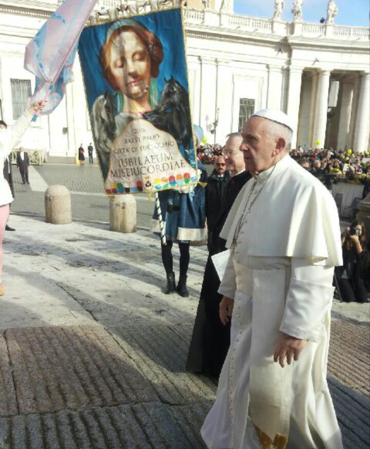 Il Papa che passa accanto al Cencio del Palio