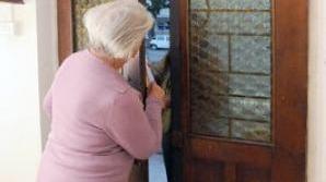 Anziani cacciano i truffatori