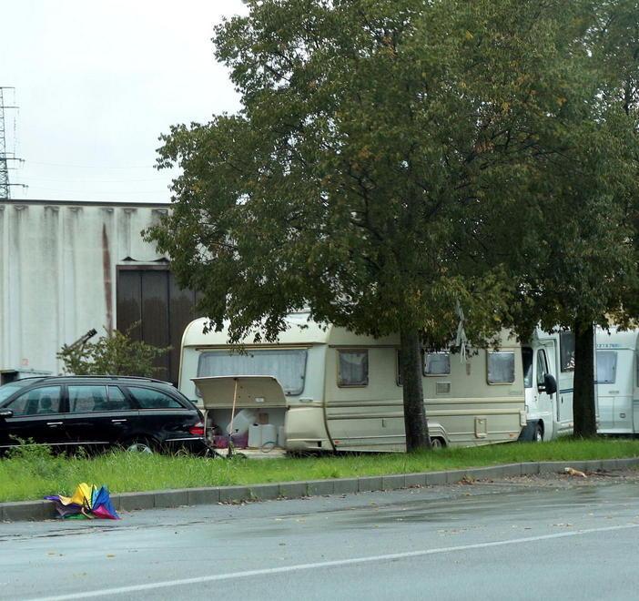 Nomadi allontanati dalla zona industriale