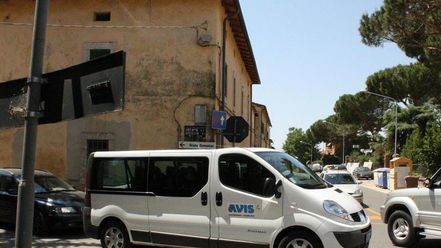 Bus pieni e corse saltate La denuncia dei genitori