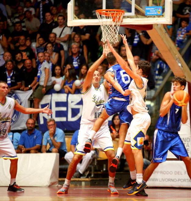 In piedi: c’è il derby Domani ritorna Libertas-Pall.Livorno 
