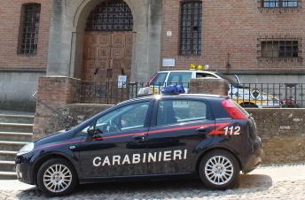 Stipendio di soli 200 euro. E glielo rubano