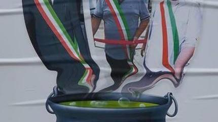 Nella notte spuntano manifesti ironici sui tre sindaci “bocciati” sulla fusione