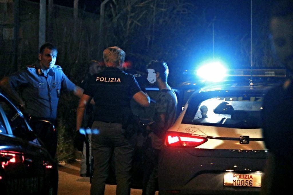 Controlli notturni della polizia (foto di archivio)