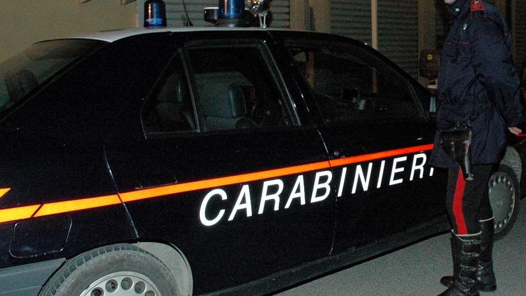Ubriaco minaccia di morte i vicini di casa: 50enne arrestato