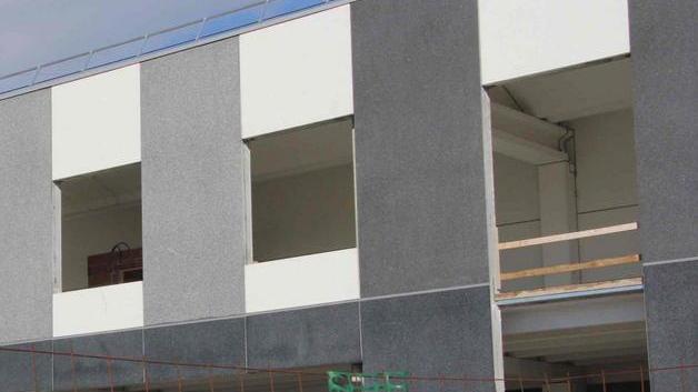 Nuovi capannoni stanno sorgendo nel Macrolotto Due