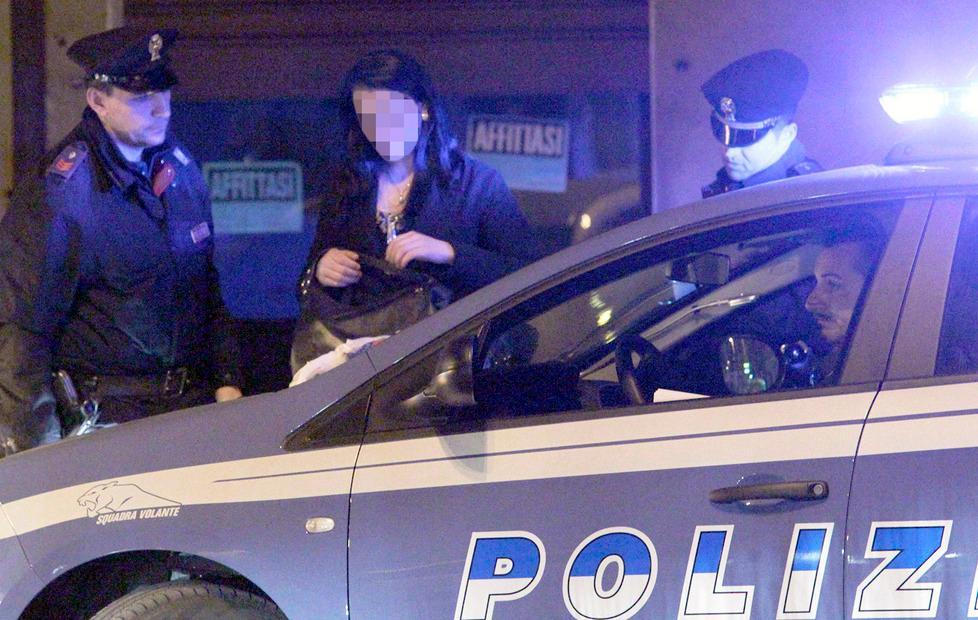 Si appartano con un trans e si ritrovano senza gli orologi