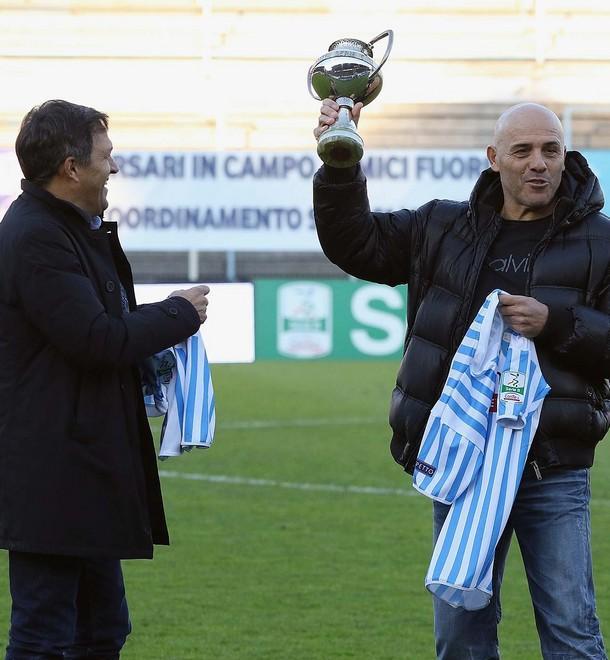 Stadio pieno, omaggio agli ex e festa 