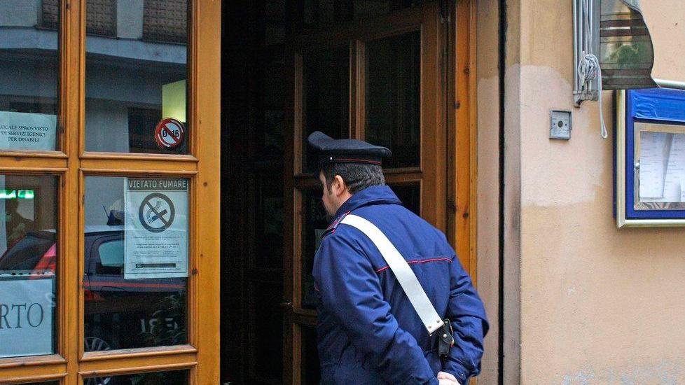 Spaccata in pizzeria, danni e nessun bottino per i ladri